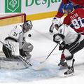 Vratar Martin Jones na tekmi med LA Kings in Montrealom