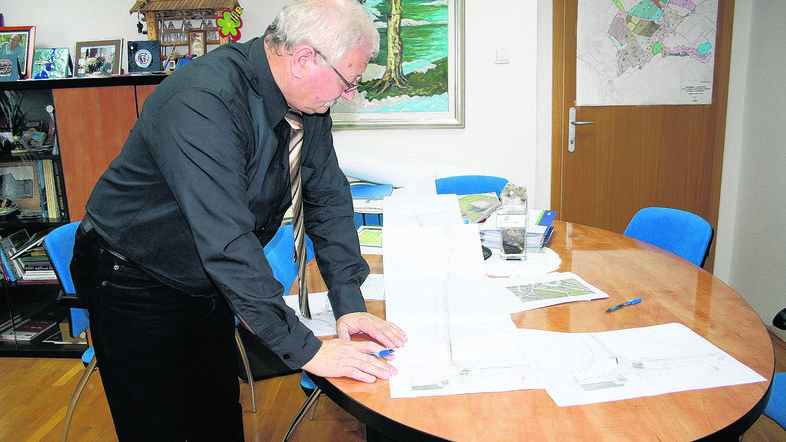 Župan Anton Maver izpostavlja, da projekt zaradi zapletov že dlje stoji. (Foto: 