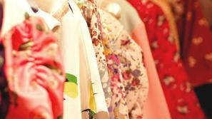 oblačila obleke obešalniki