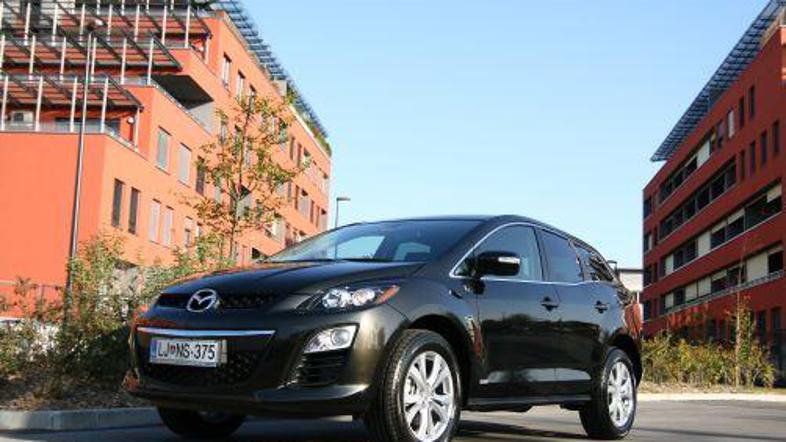 Prenovljeni CX-7 deluje bolj sveže, predvsem pa mu pod pokrovom zdaj na željo st