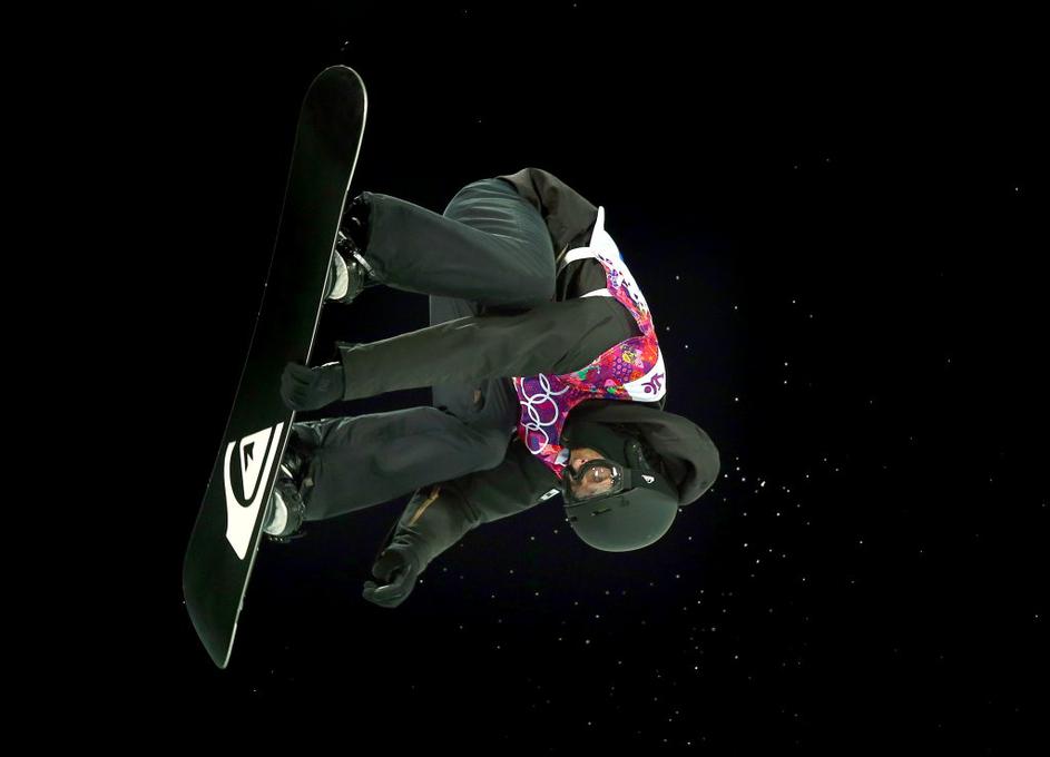 Jurij Podladčnikov snežni žleb deskanje Soči 2014