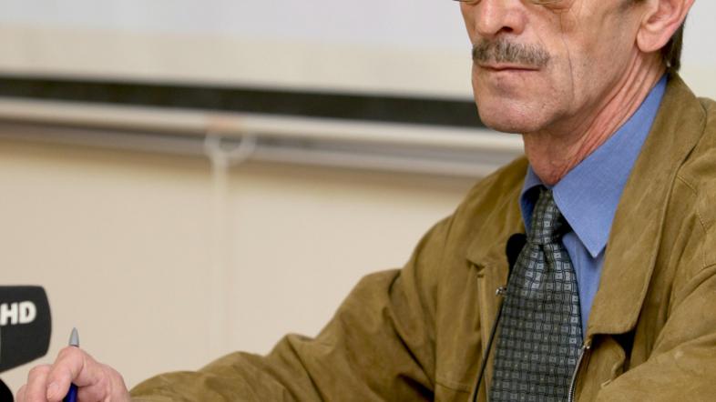 <slovenija> 09.06.09 Andrej Flajs, novinarska konferenca Statisticnega ura