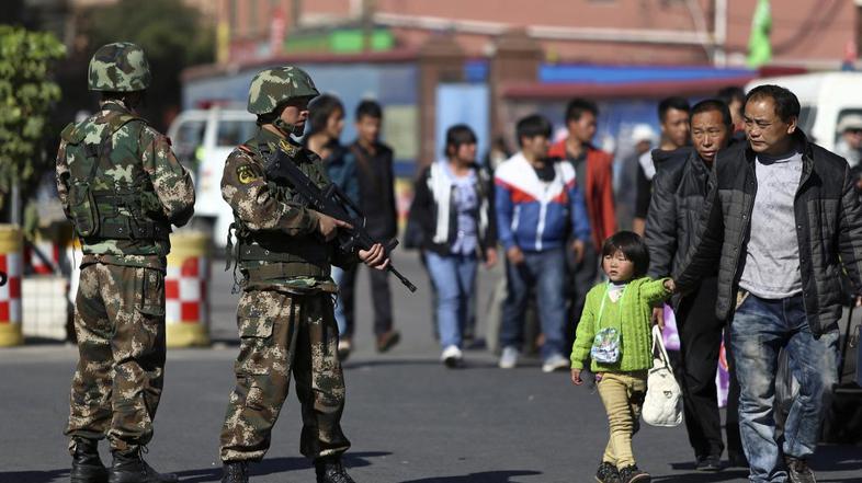 vojska Kitajska Kunming klanje napad z noži