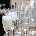 Kozarček šampanjca vam okrepi srce. (Foto: Shutterstock)