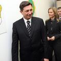 Premier Borut Pahor, ministrica za notranje zadeve Katarina Kresal in direktor p