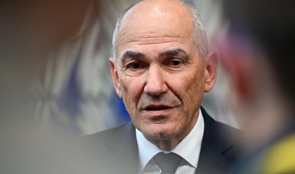 Janša zabrusil predsednici, naj raje spoštuje prisego
