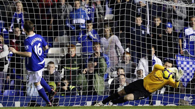 Trenutek odločitve v Birminghamu - izjemni vratar Citya Shay Given ubrani strel 