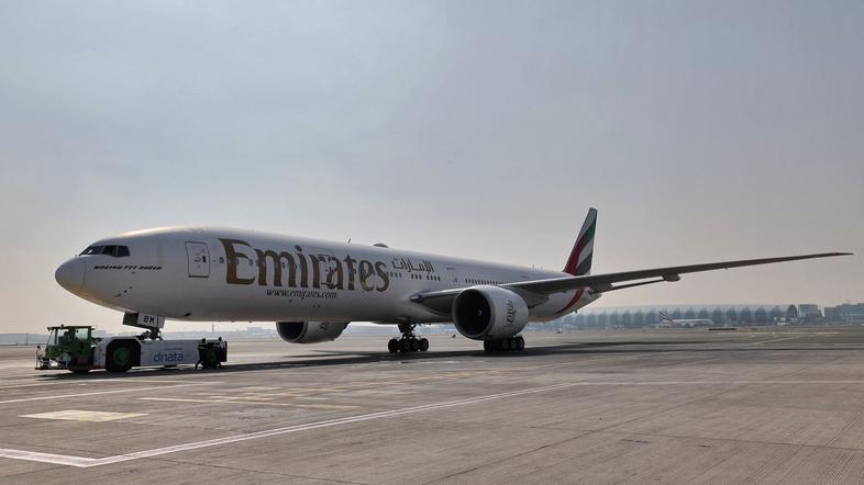 Letalo Emirates boeing 777