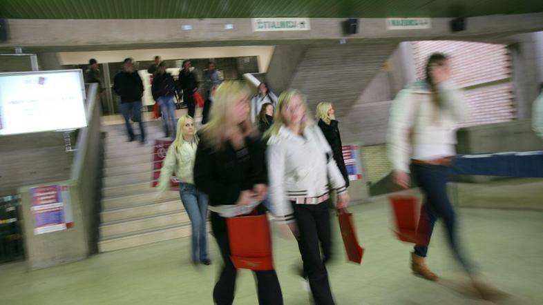 slovenija 09.01.13. epf, citalnica, studenti, studentje, ekonomsko poslovna faku