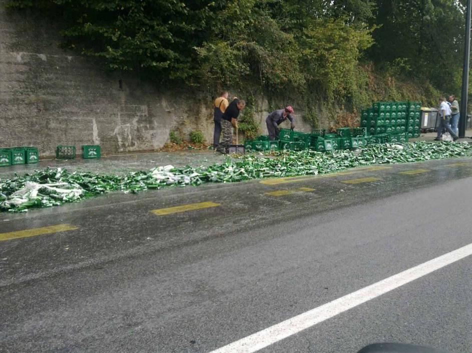 Zaboji piva zgrmeli na cesto.