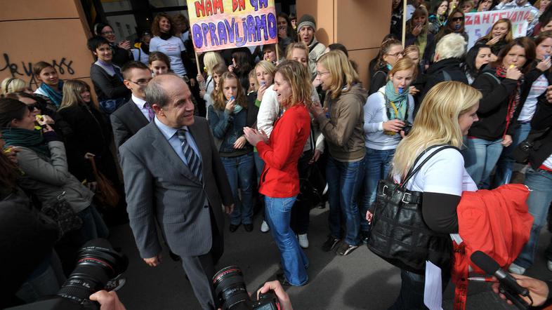 Za pripravništvo je namenjenega 10,1 milijona evrov; večino sredstev bo država d