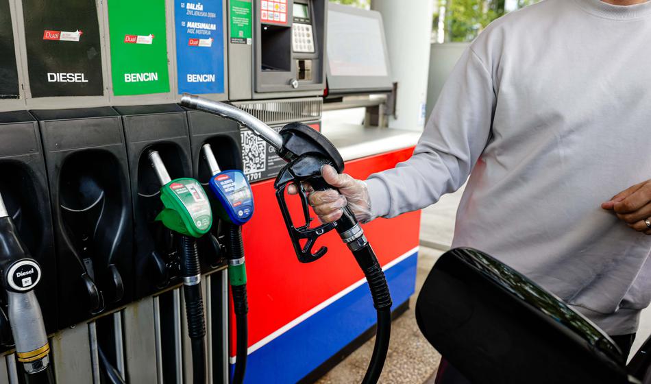 Zdaj tudi uradno: Gorivo se bo pocenilo!