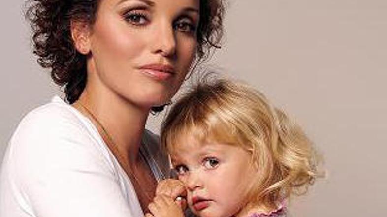 Metka je predana in ljubeča mamica.