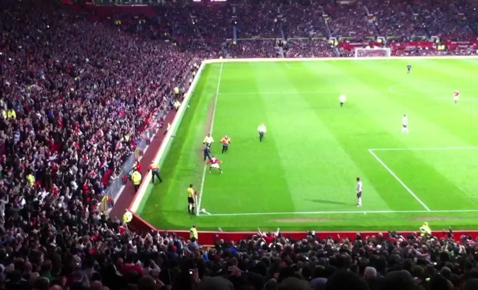 Takole se je v prežo na Old Traffordu postavil Beckham in ujel mladega prestopni