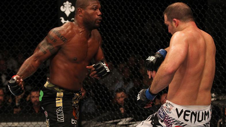 Quinton "Rampage" Jackson (levo) je povsem zasluženo zmagal v glavni borbi večer