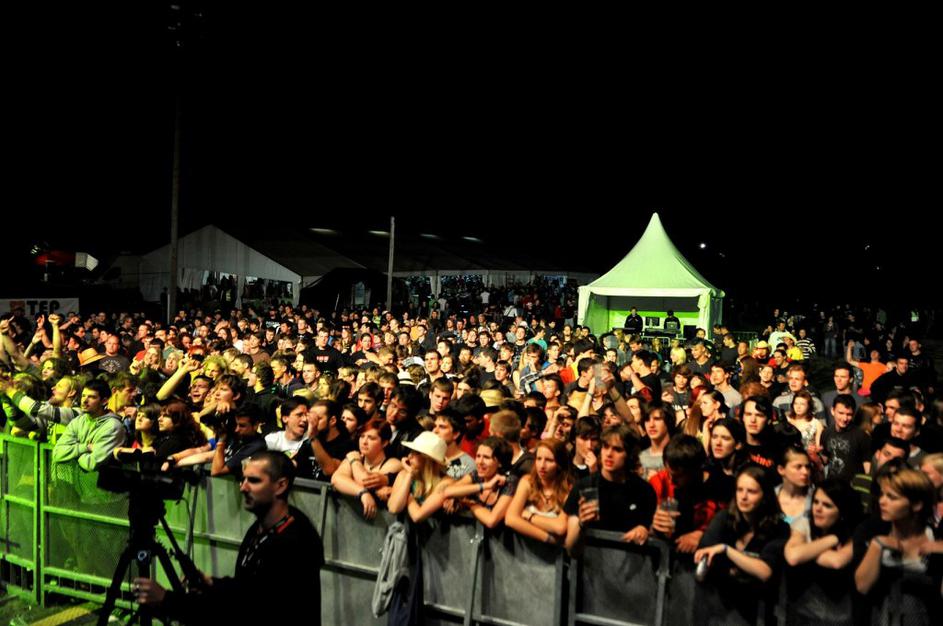 Tresla se je gora, žgal je rock