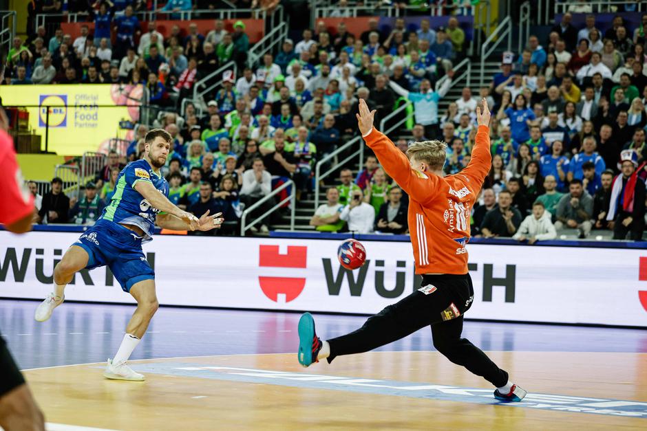 rokomet SP Slovenija - Islandija, Miha Kavčič, Viktor Hallgrimsson | Avtor: Saša Despot