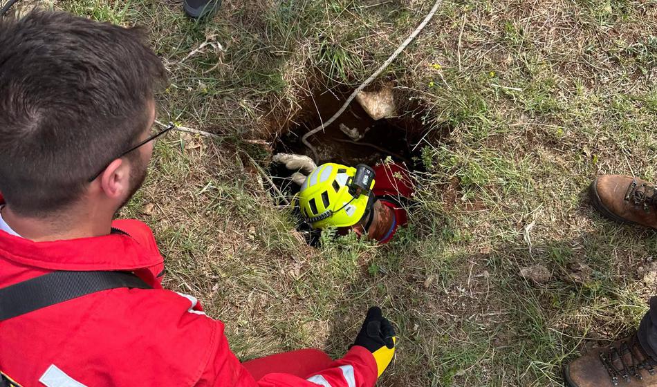 Tragedija na Hrvaškem: otrok se je utopil v vodi napolnjeni jami na domačem dvorišču