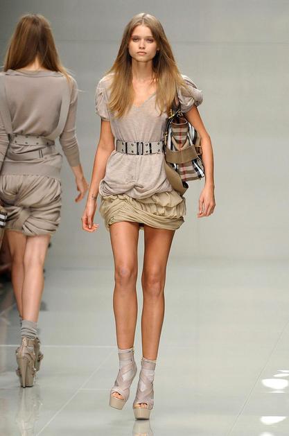 Burberry, pomlad/poletje 2010