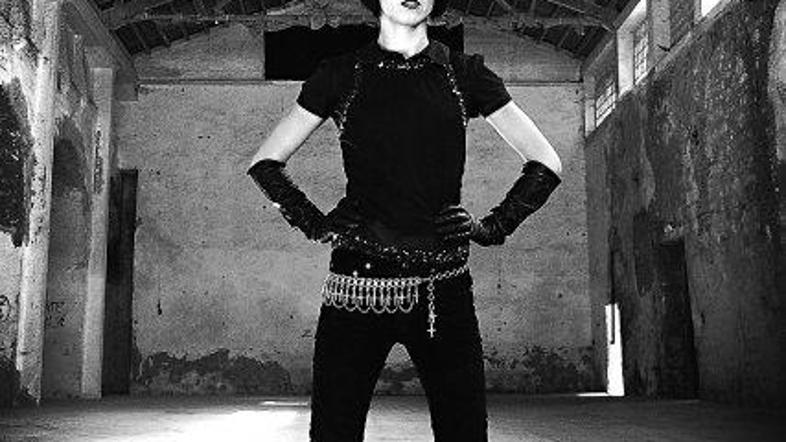 Helenini seti so hiptnotični in močni, njen glasbeni okus pa je nadvse raznolik.