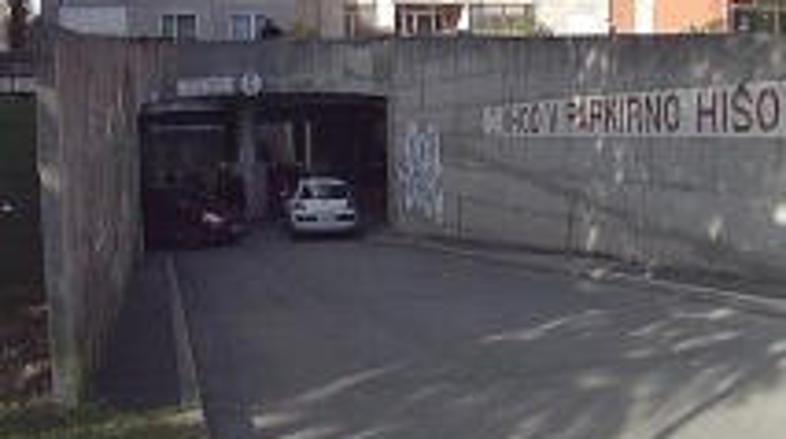 Uporabnikom je z odredbo sodišča znova omogočeno nemoteno parkiranje v garažni h