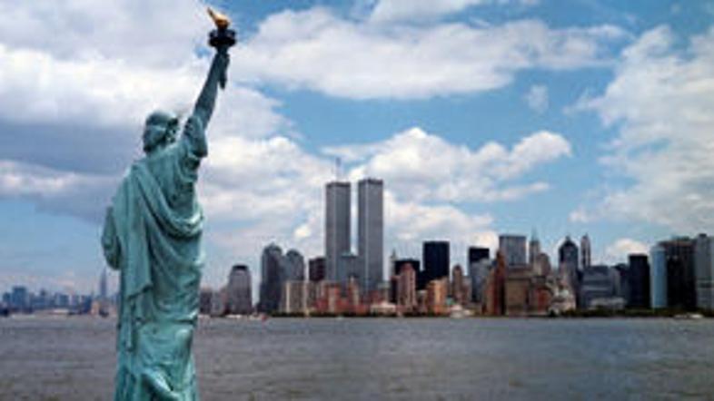 Pogled na Manhattan pred napadi na dvojčka WTC.