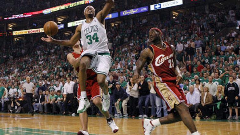 Redki so bili napadi, ko sta bila zaustavljena Pierce ali James, prvi je dosegel