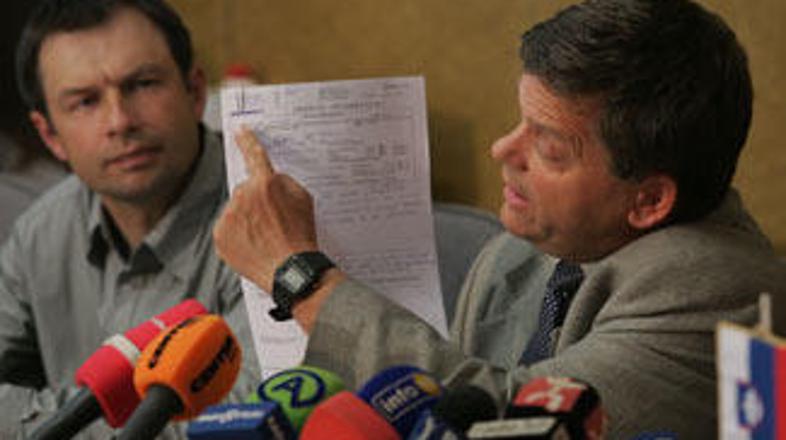 Direktor Uprave RS za jedrsko varnost Andrej Stritar pojasnjuje dogajanje v zvez