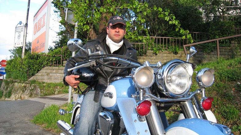 "Kmetje se morda ne zavedajo, da je žica za motorista življenjsko nevarna," meni