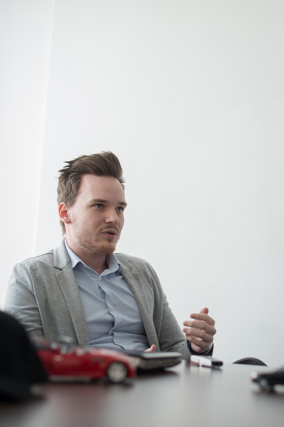 Autoanalitica | Avtor: Anže Petkovšek