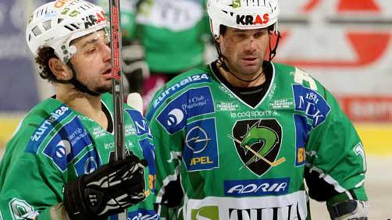 Igralci Olimpije so bili ob koncu tekme povsem izmučeni (na sliki Brendan Yarema