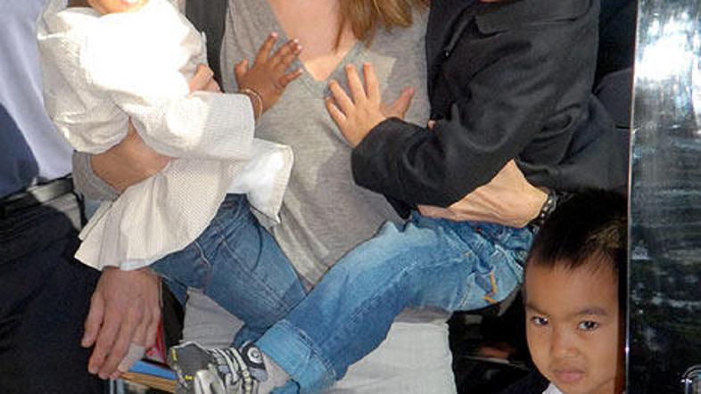 Igralko je ganila kruta usoda kitajskih sirot.