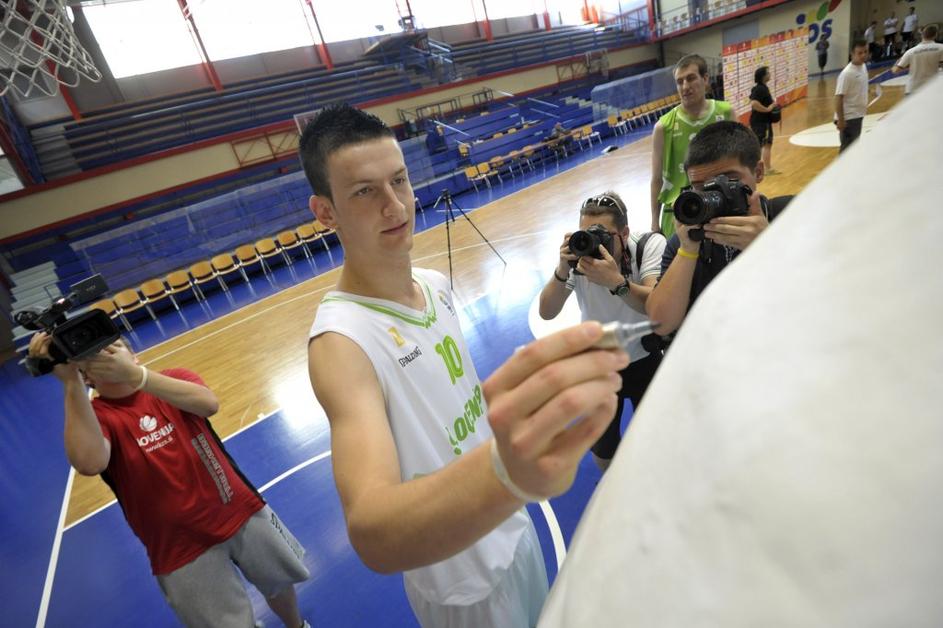 slovenska košarkarska reprezentanca do 20 let Slovenija predstavitev dresov Domž