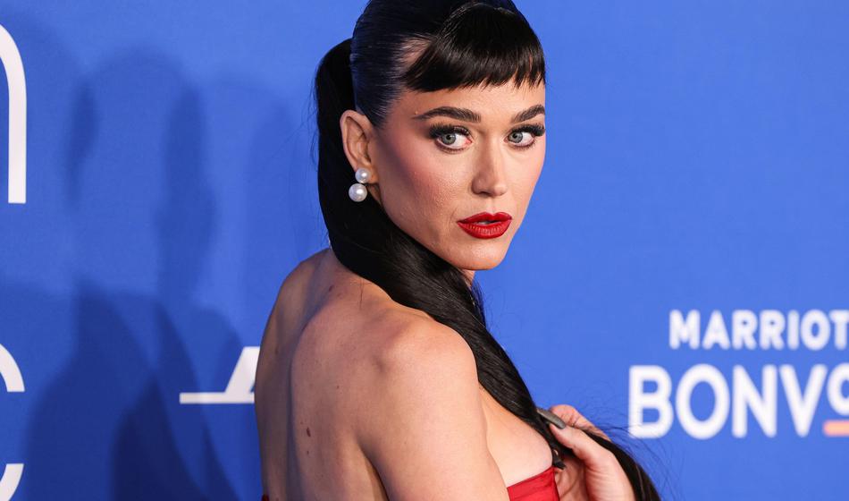 Policijska preiskava: Katy Perry naj bi svojo nožnico drgnila ob igralkin obraz