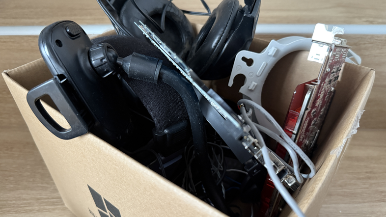 e-odpadki elektronski odpadki slušalke grafična kartica