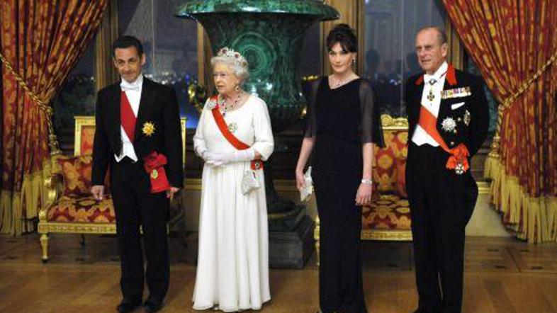 Angleški tabloidi Brunijevo že razglašajo za novo lady Di.