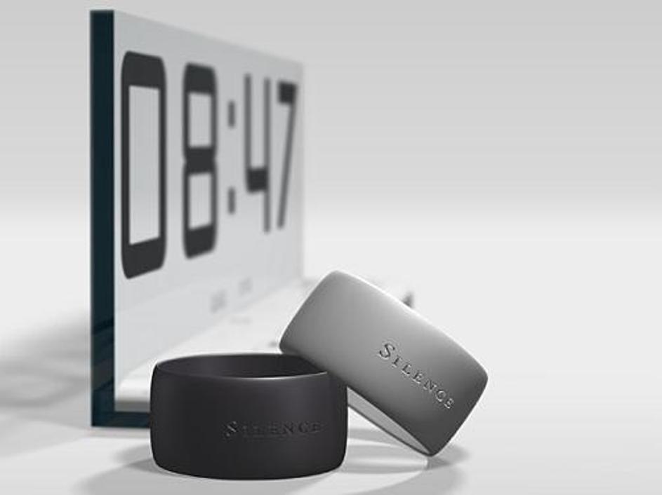 Ključni del budilke Silence sta gumijasti zapestnici.