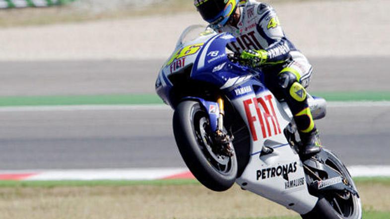 Doktor, zaradi padca na prejšnji dirki se je tokrat preimenoval v osla, je pokor