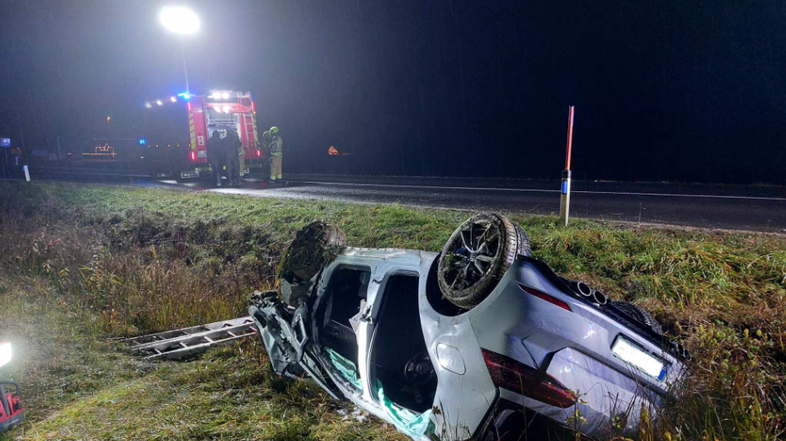 Prometna nesreča, avto v jarku, Zalog pod Sveto Trojico