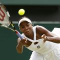 Venus Williams je v prvem kolu ponovila ponedeljkovo predstavo svoje sestre.