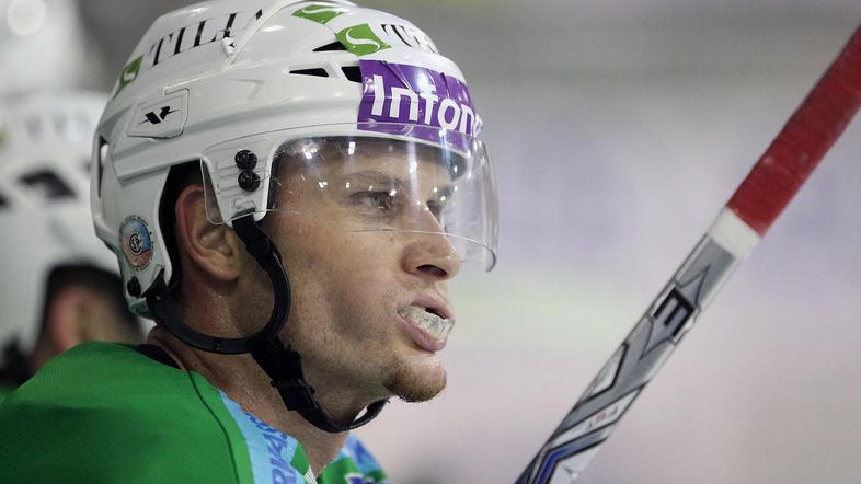 Harlan Pratt, ki je v tej sezoni lige Ebel prispeval 18 podaj in zabil en gol, j