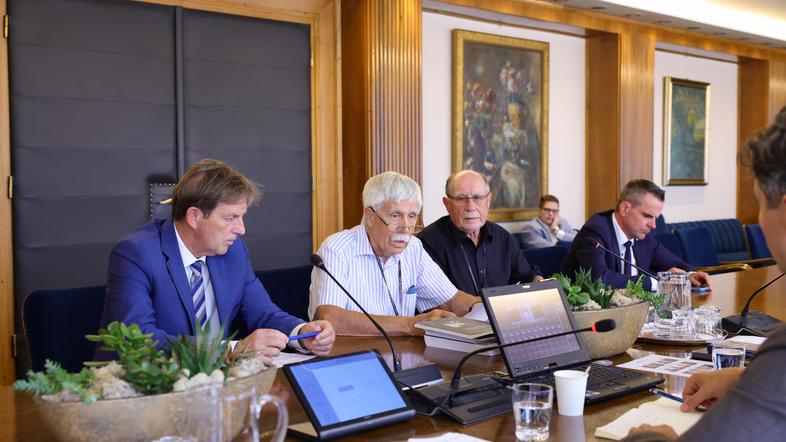 seja komisije za poslovnik