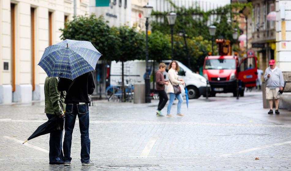 Nič ne bo z lepim vremenom: Prihaja fronta in nestabilno vreme