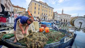 Policija Piranski zaliv ribiči