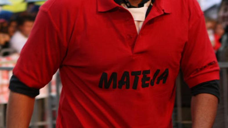 Še vedno ga ni spravila ob živce.