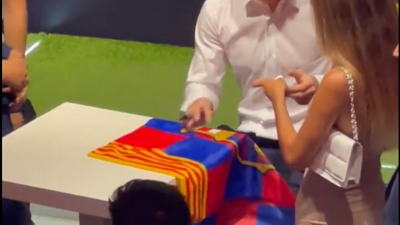 Gavi na podpisu pogodbe