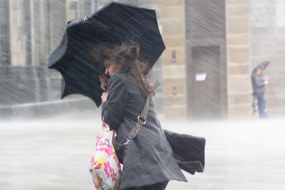 Neurje dež veter dež z vetrom povodenj deževje vreme nevihta