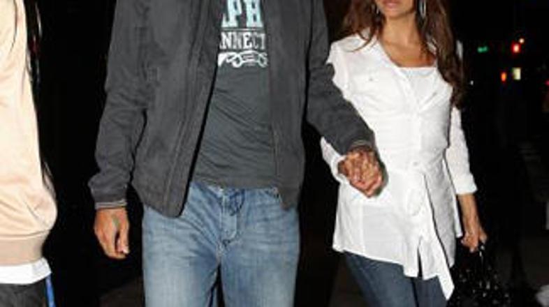 Zvezdnika se z obiskom Evine restavracije izogneta plačilu.