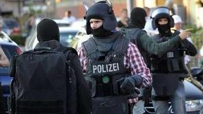 Policija je aretirala storilca, ki je s streli umoril najmanj štiri ljudi.