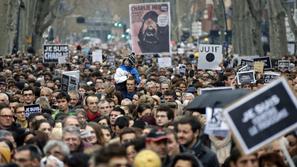 Zborovanja v spomin na 17 žrtev terorističnih napadov.